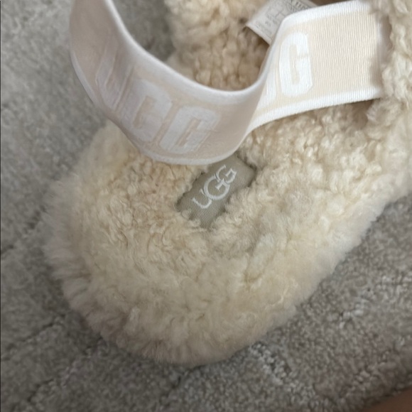 UGG Fluffy Cream Slides - Picture 8 of 11